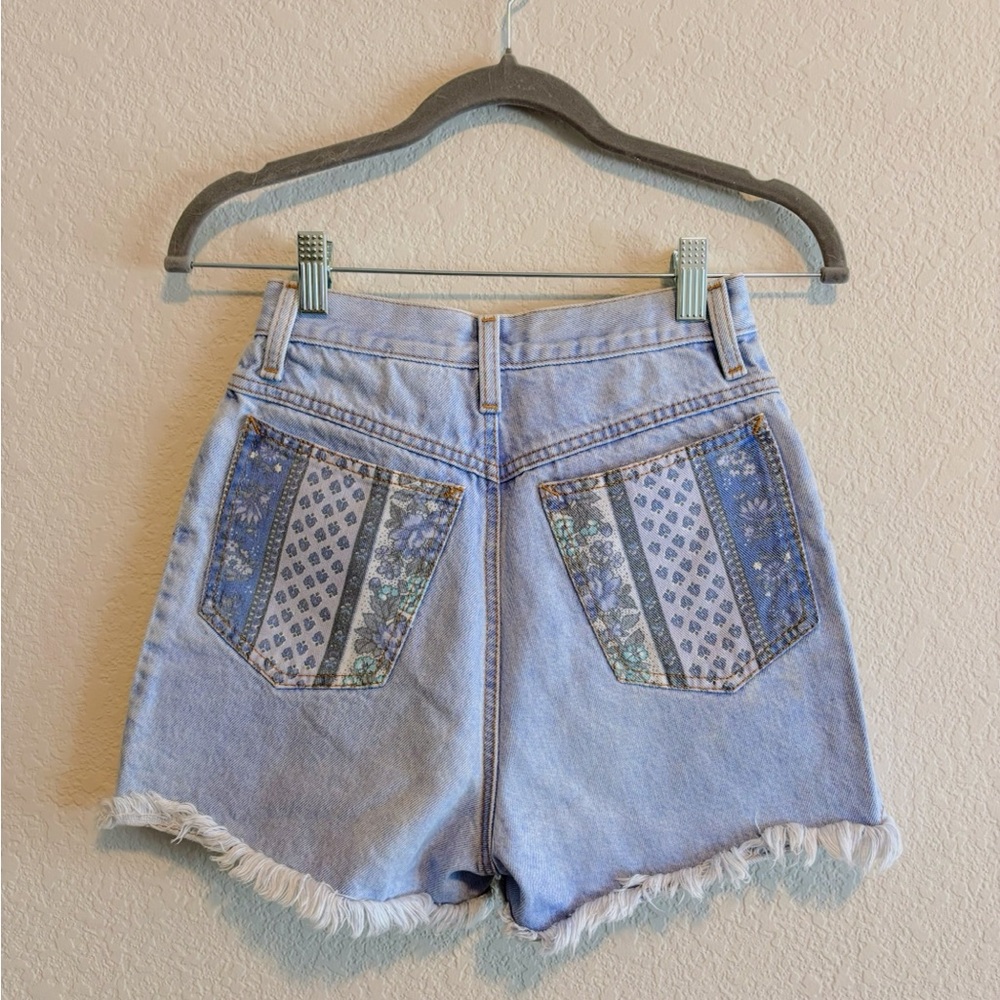 90’s Vintage Rio Blue Floral Patterned Denim Shorts - Picture 2 of 9